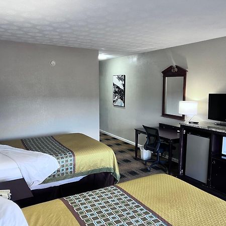 Budgetel Inn & Suites Dillard Bagian luar foto