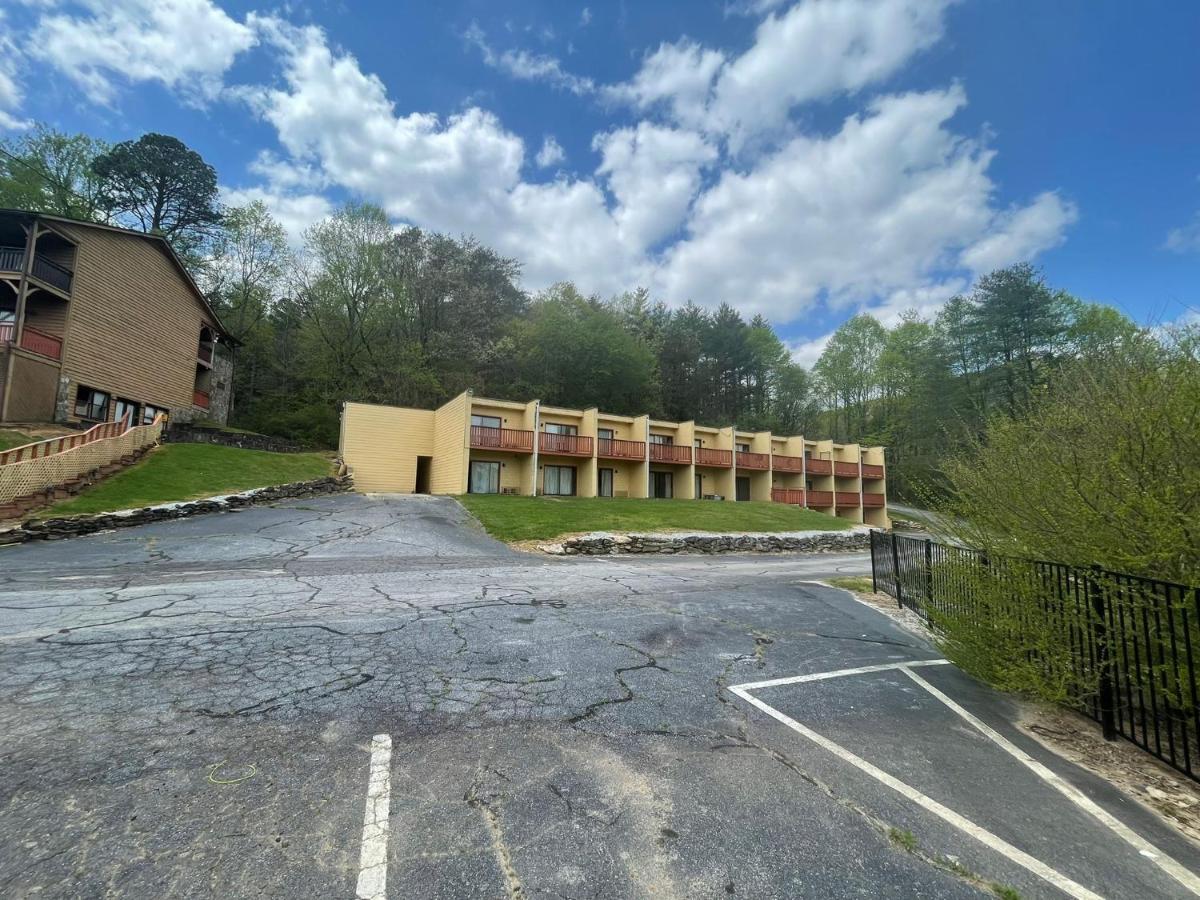 Budgetel Inn & Suites Dillard Bagian luar foto