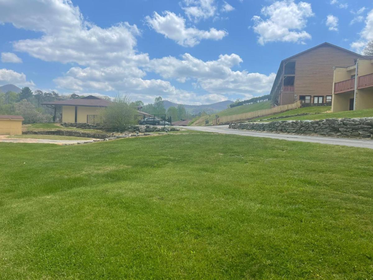 Budgetel Inn & Suites Dillard Bagian luar foto