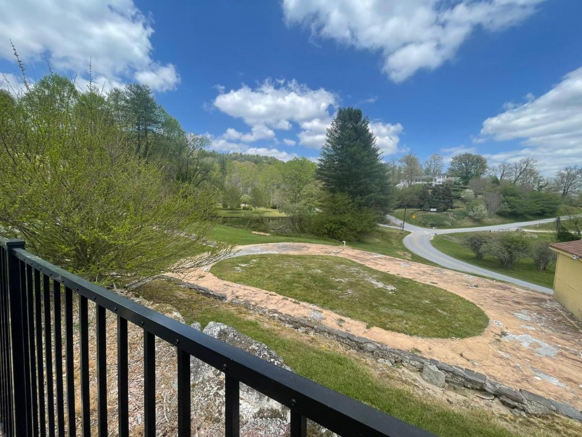 Budgetel Inn & Suites Dillard Bagian luar foto