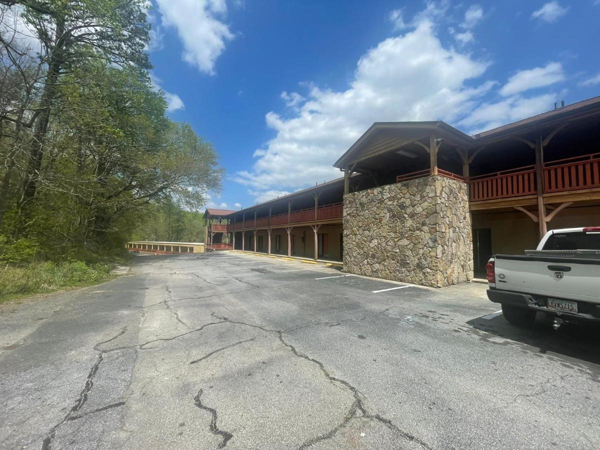 Budgetel Inn & Suites Dillard Bagian luar foto