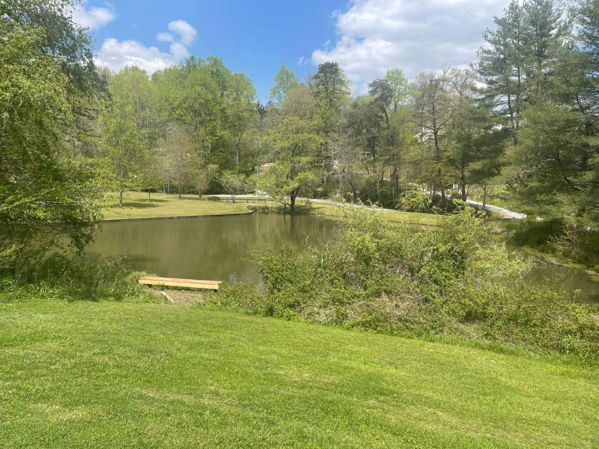 Budgetel Inn & Suites Dillard Bagian luar foto
