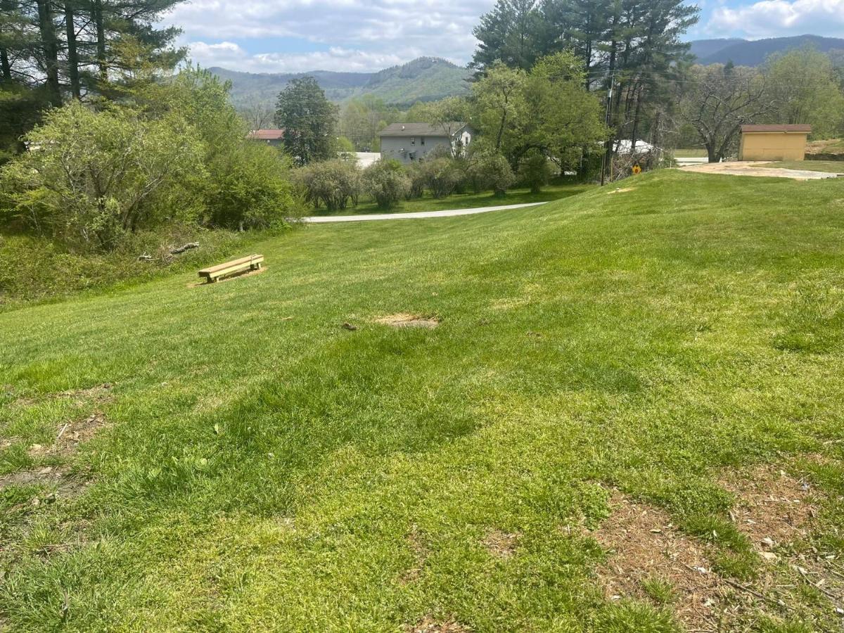 Budgetel Inn & Suites Dillard Bagian luar foto