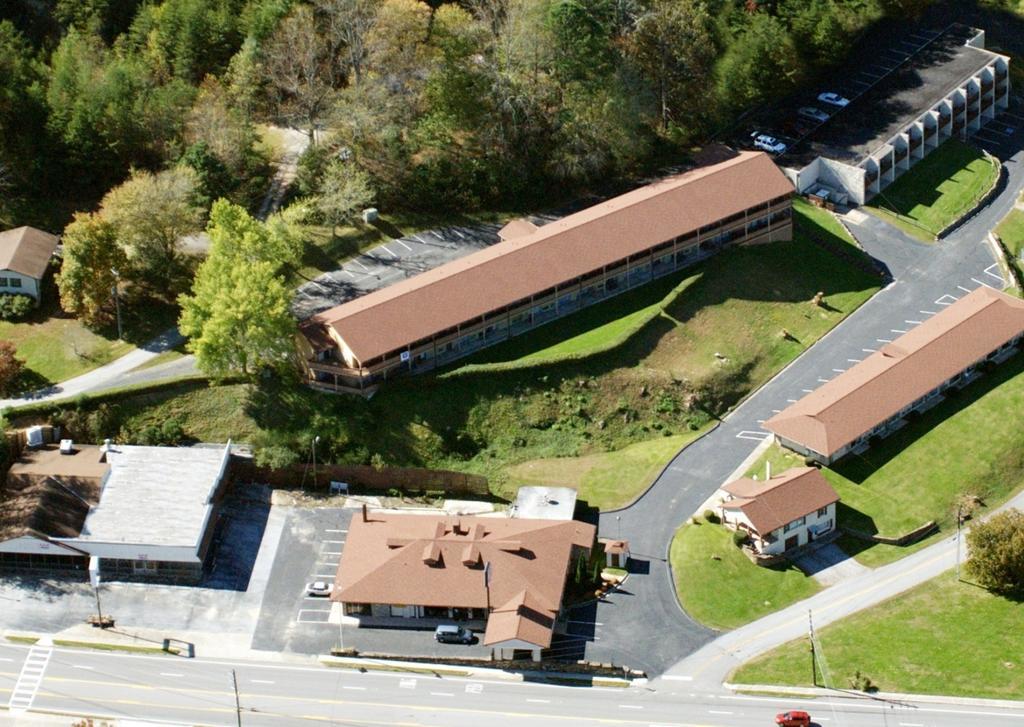 Budgetel Inn & Suites Dillard Bagian luar foto