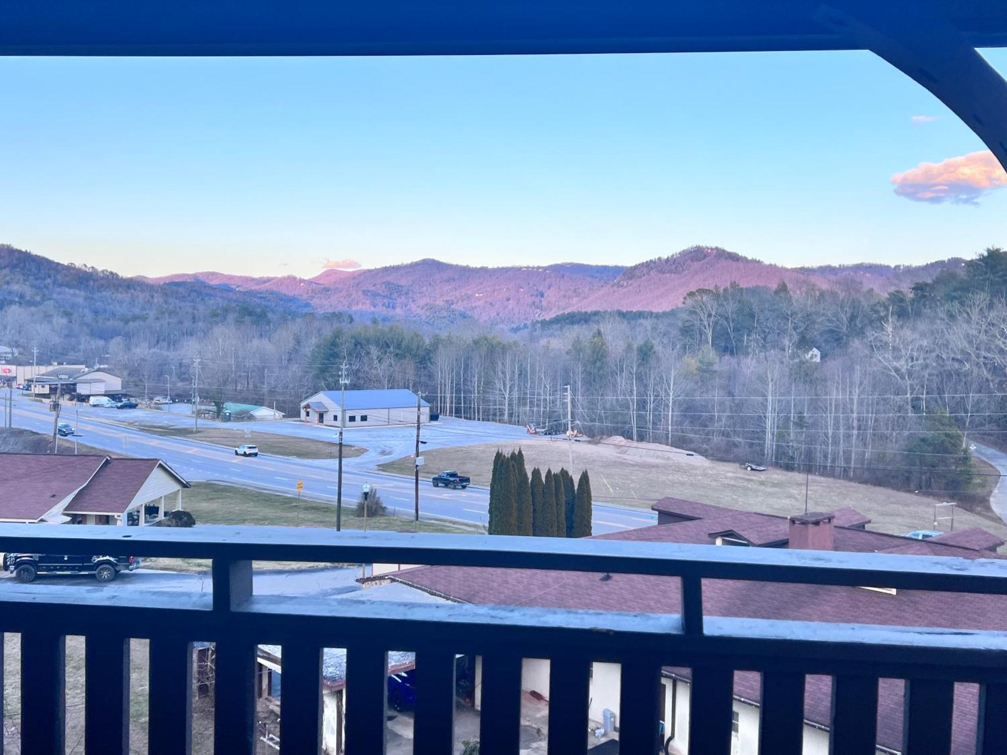 Budgetel Inn & Suites Dillard Bagian luar foto
