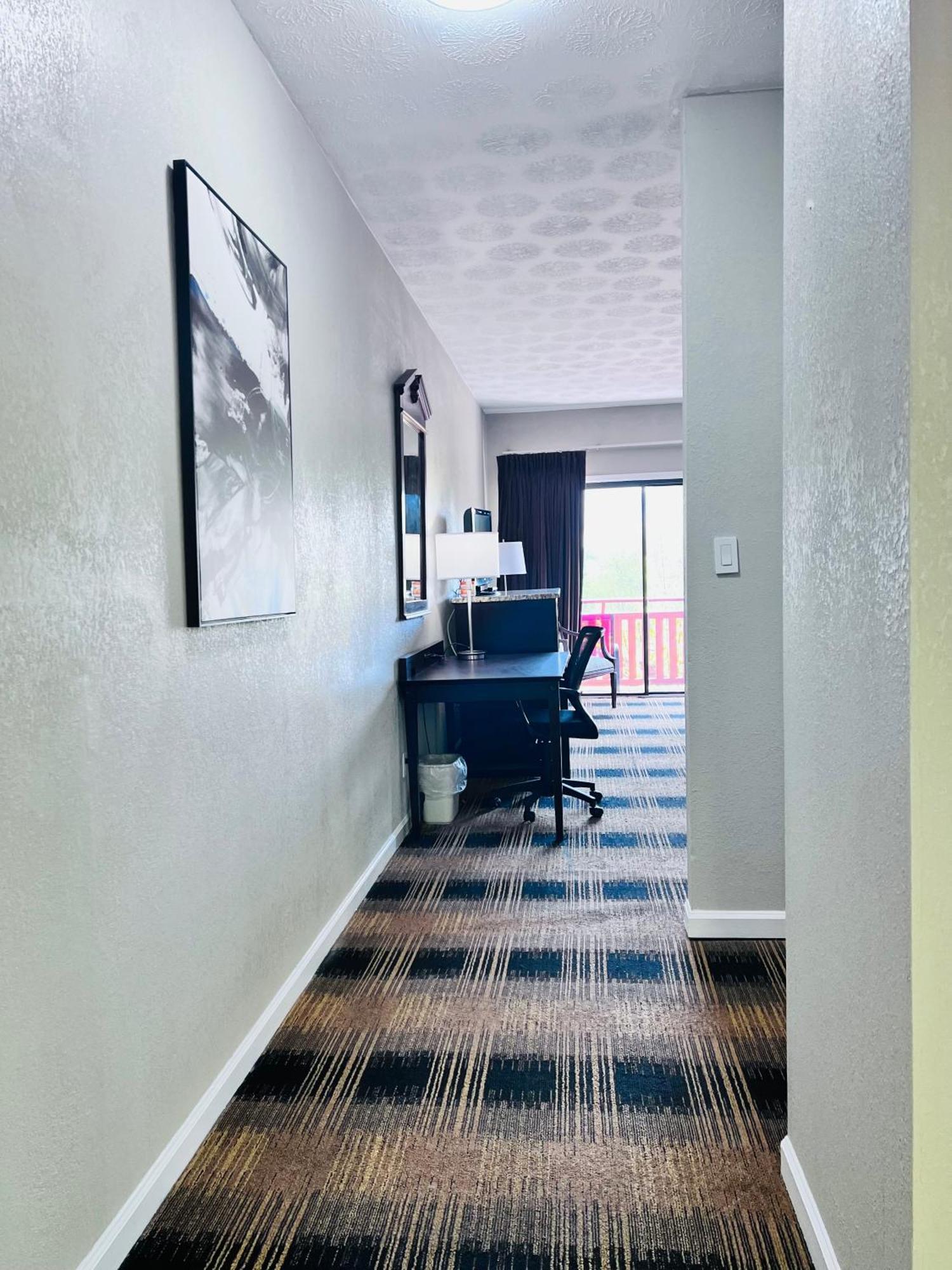 Budgetel Inn & Suites Dillard Bagian luar foto