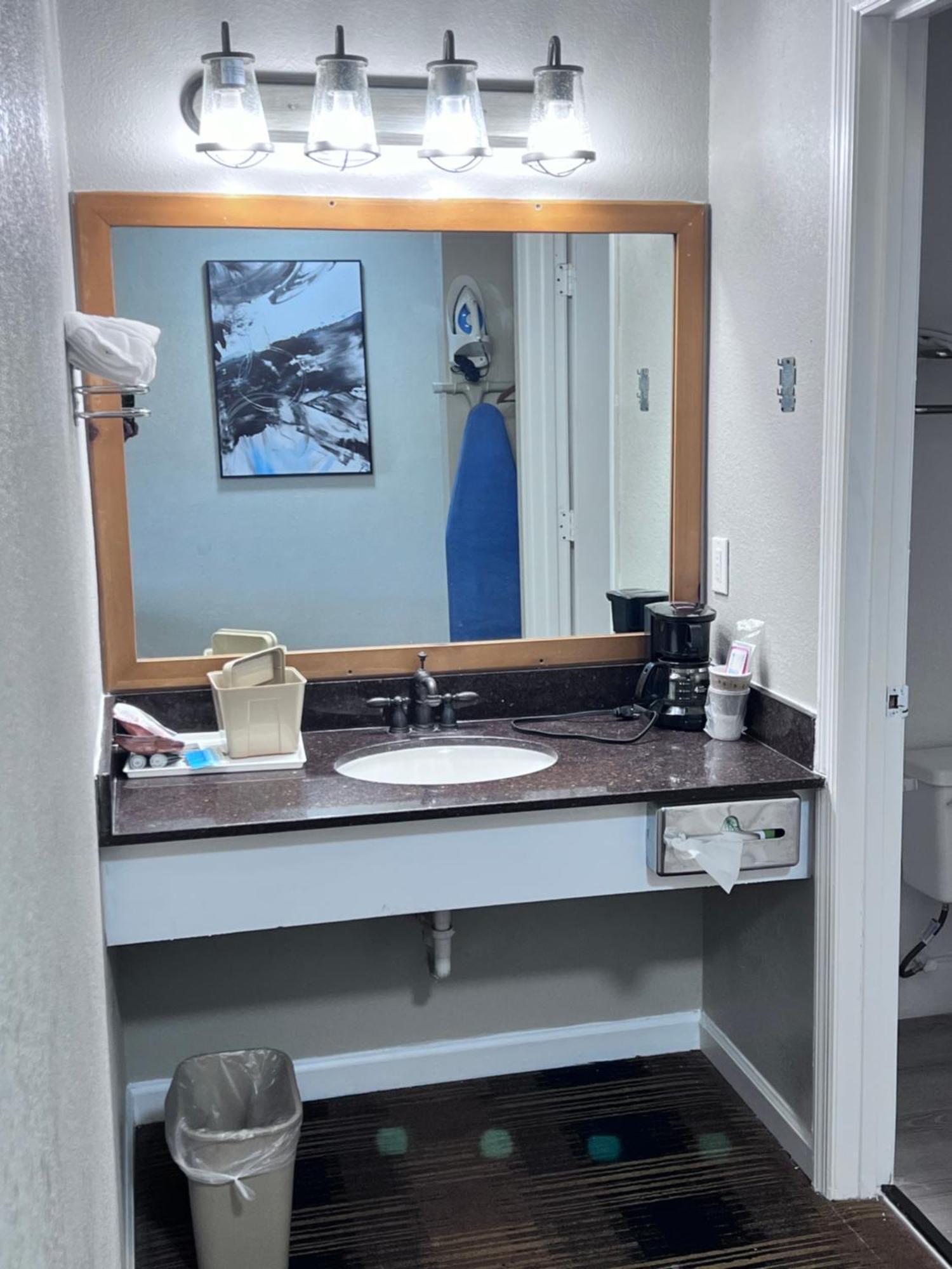 Budgetel Inn & Suites Dillard Bagian luar foto