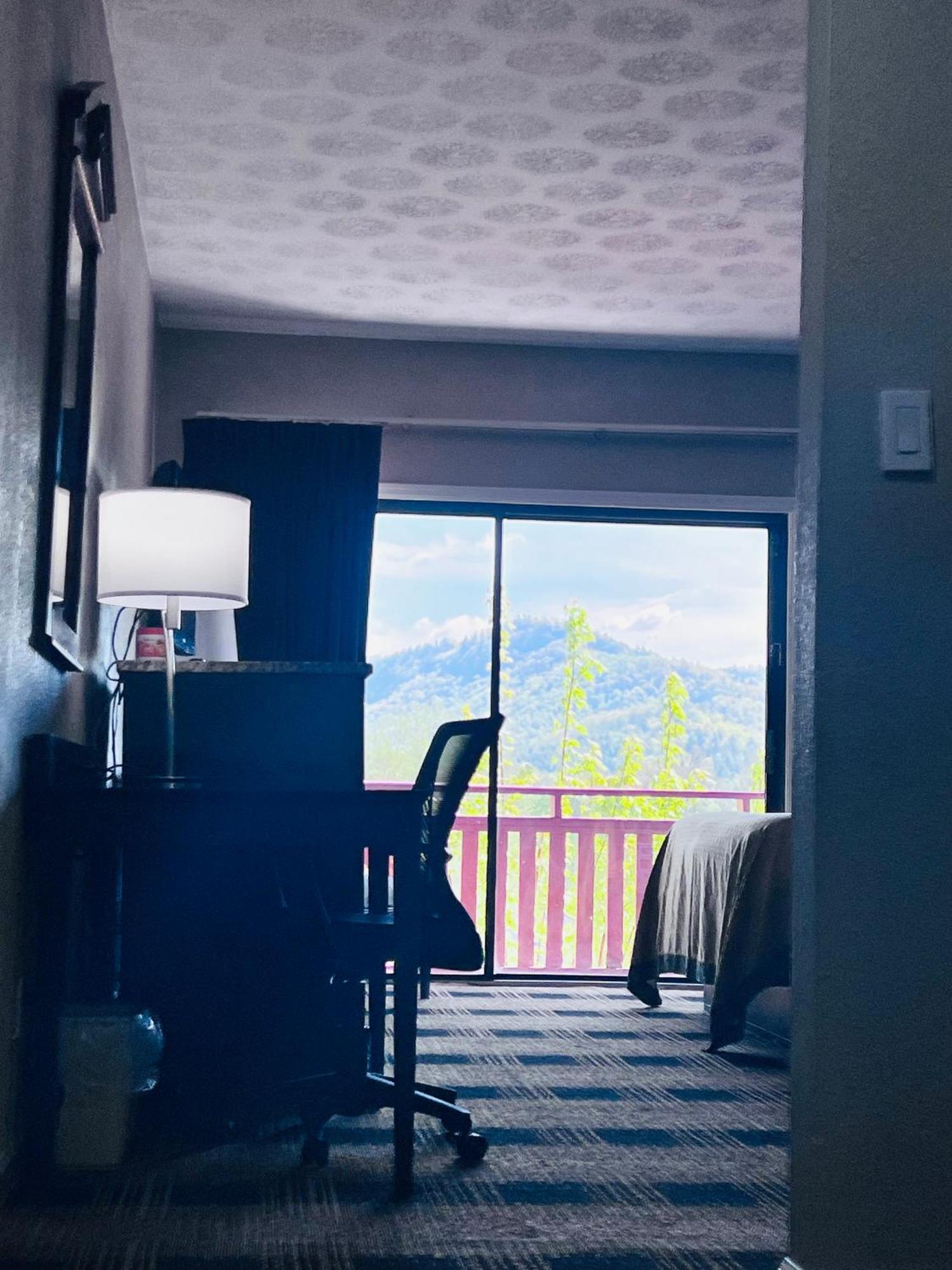 Budgetel Inn & Suites Dillard Bagian luar foto