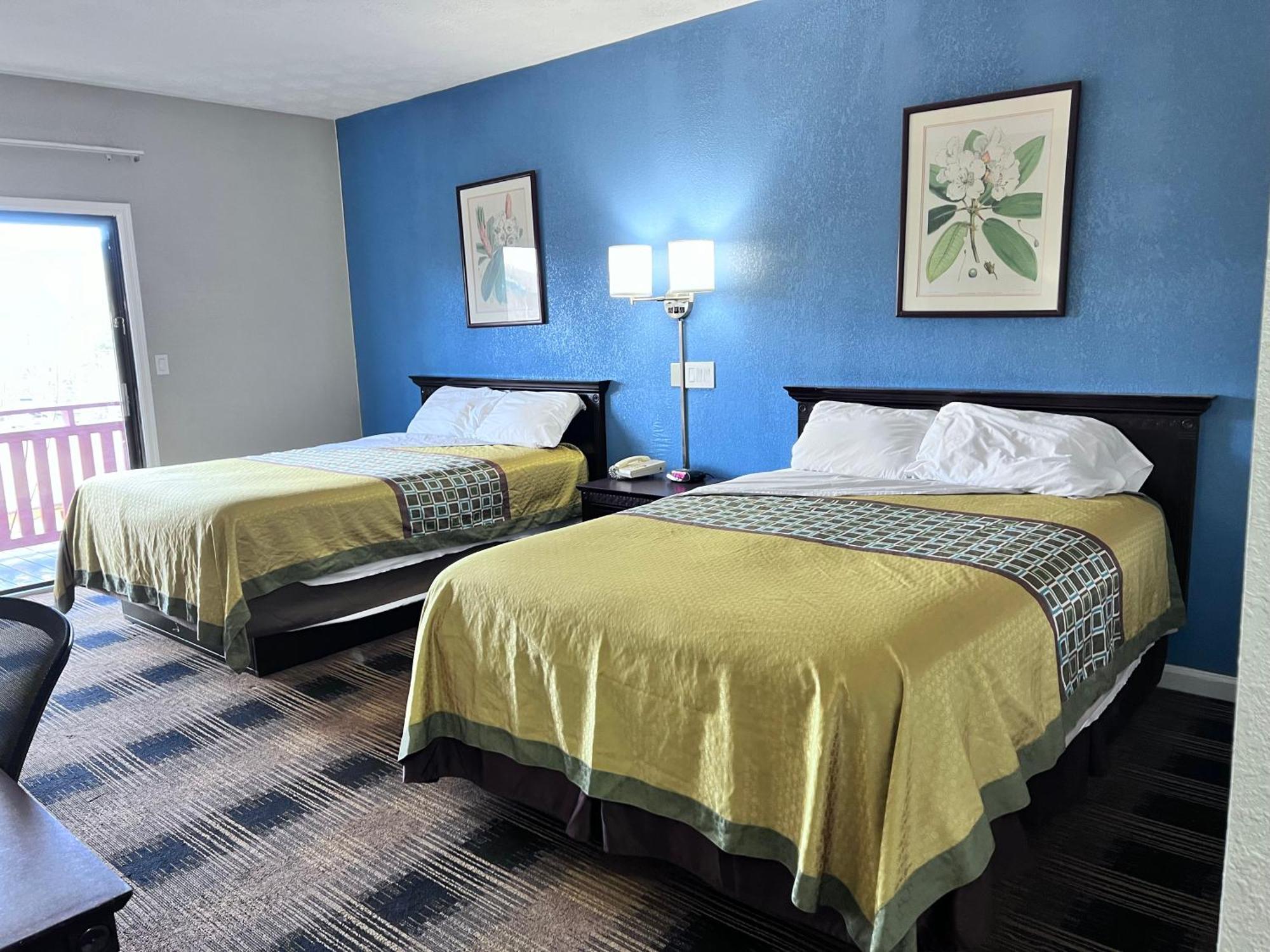 Budgetel Inn & Suites Dillard Bagian luar foto