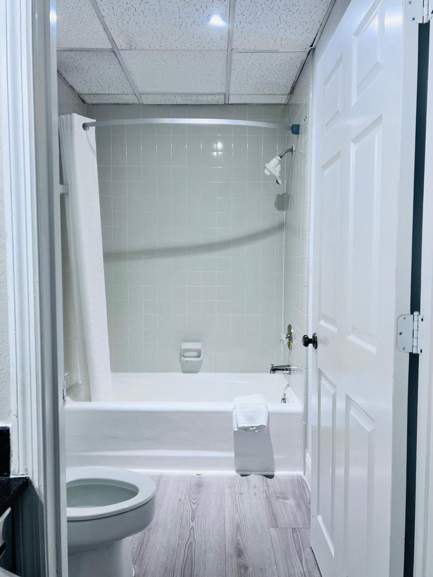 Budgetel Inn & Suites Dillard Bagian luar foto