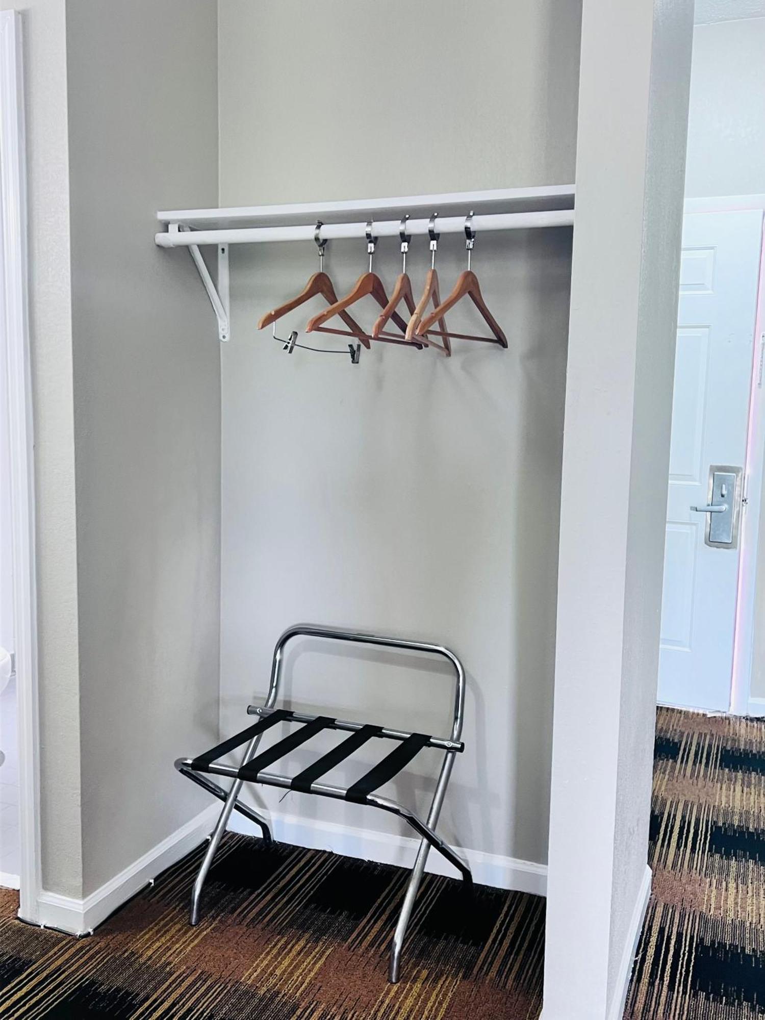 Budgetel Inn & Suites Dillard Bagian luar foto