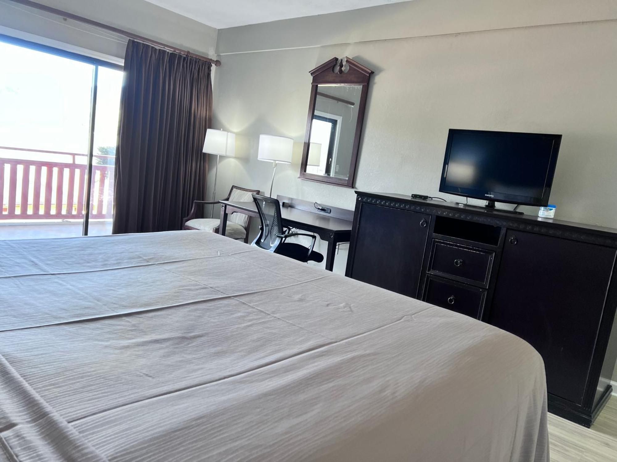 Budgetel Inn & Suites Dillard Bagian luar foto