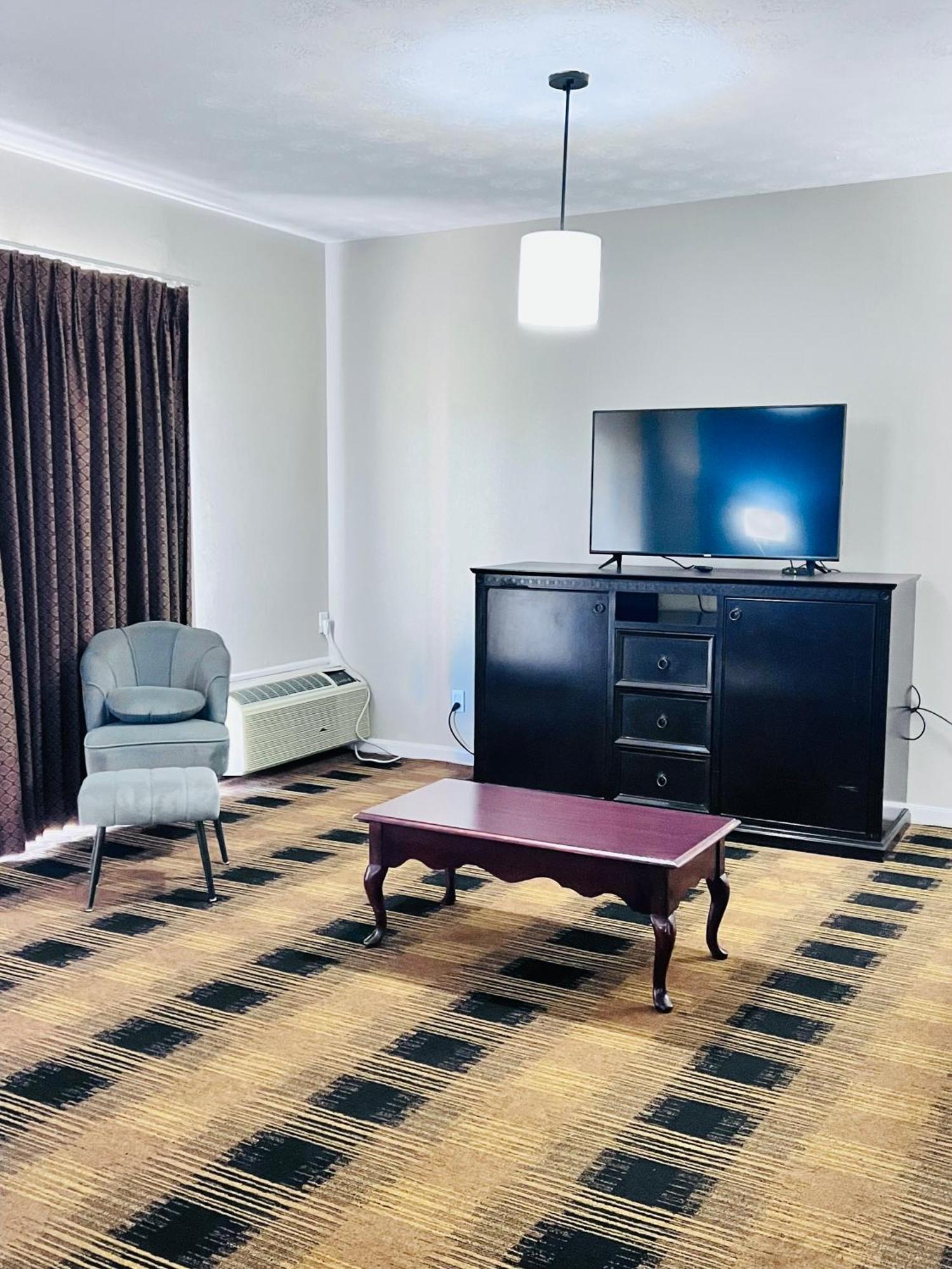 Budgetel Inn & Suites Dillard Bagian luar foto
