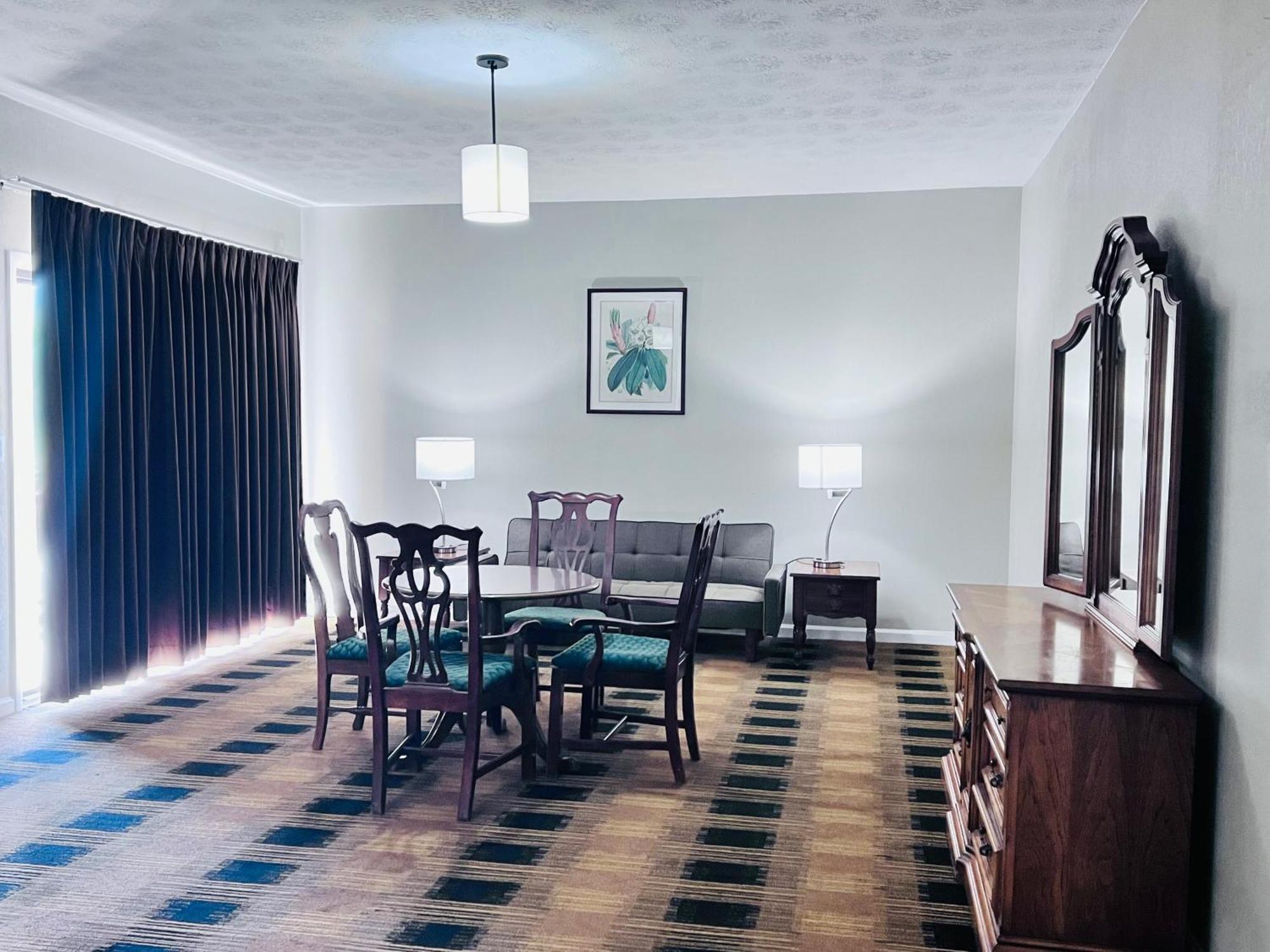 Budgetel Inn & Suites Dillard Bagian luar foto