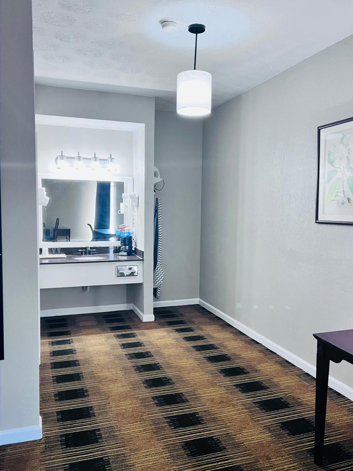Budgetel Inn & Suites Dillard Bagian luar foto