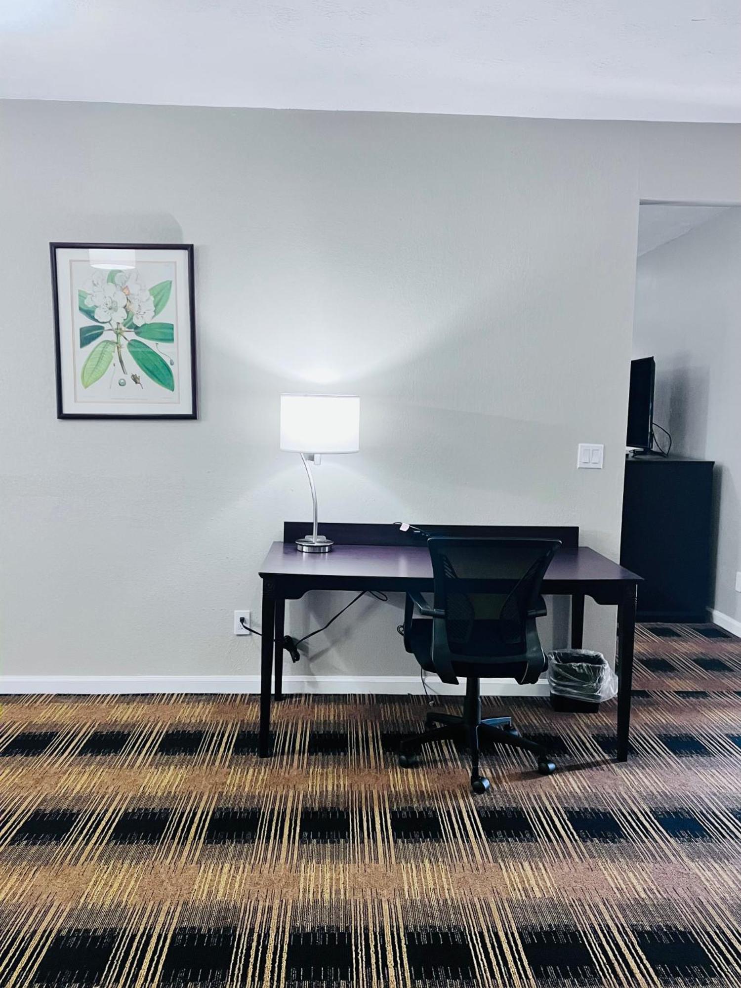 Budgetel Inn & Suites Dillard Bagian luar foto