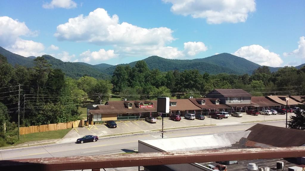 Budgetel Inn & Suites Dillard Bagian luar foto