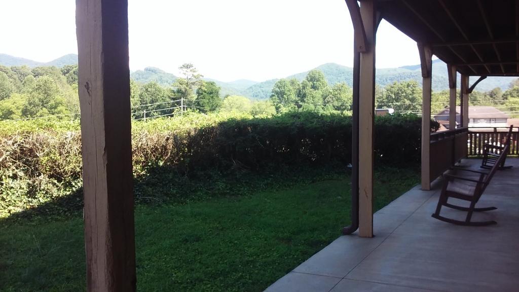 Budgetel Inn & Suites Dillard Bagian luar foto