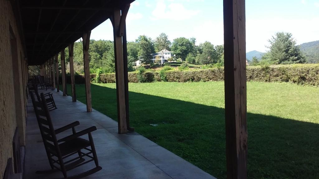 Budgetel Inn & Suites Dillard Bagian luar foto