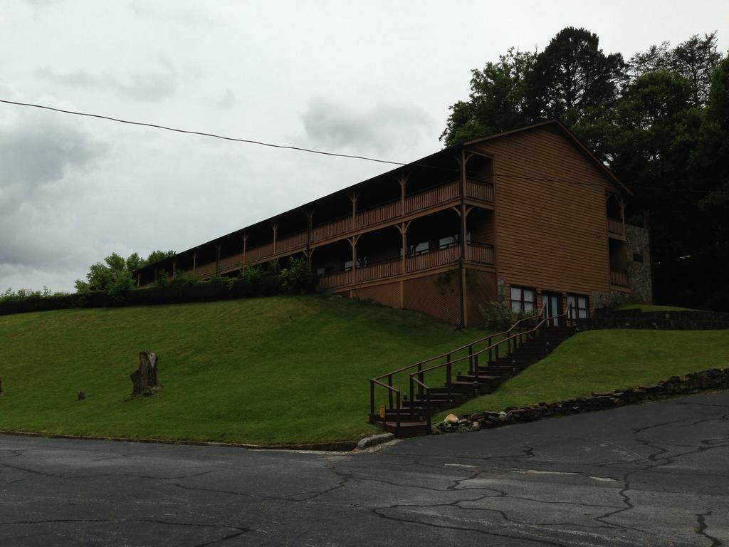 Budgetel Inn & Suites Dillard Bagian luar foto