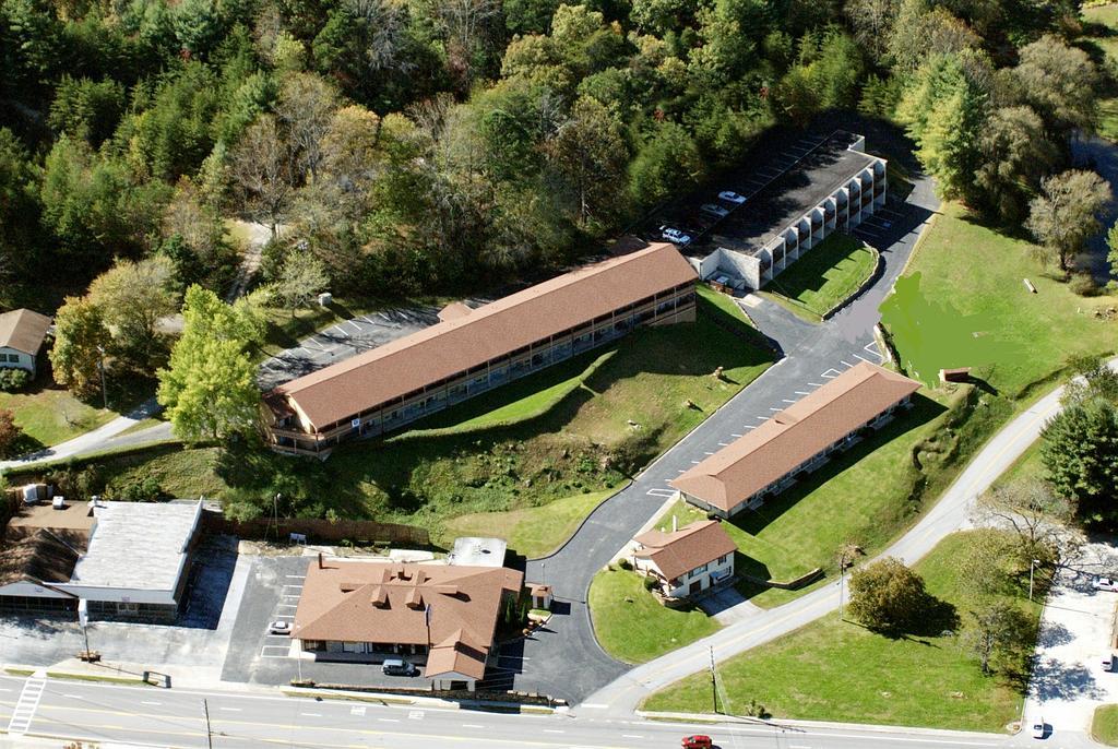 Budgetel Inn & Suites Dillard Bagian luar foto